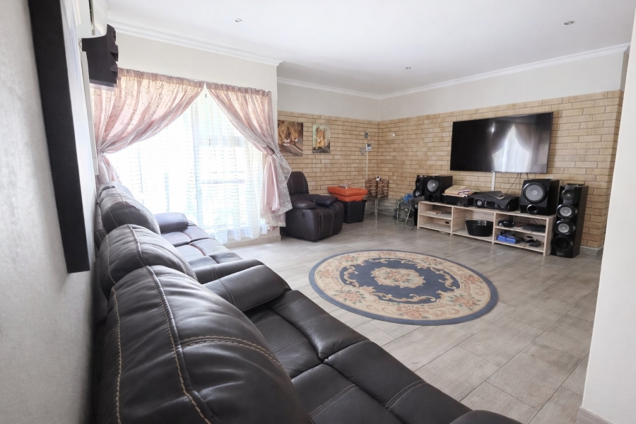 6 Bedroom Property for Sale in Sasolburg Ext 23 Free State